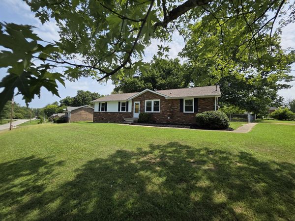 641 Cleveland Dr , Clarksville, TN 37042
