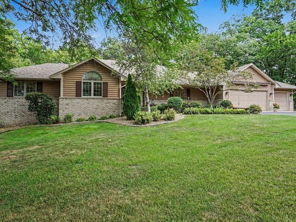 2003 Safari Heights Trail, Eagan, MN 55122
