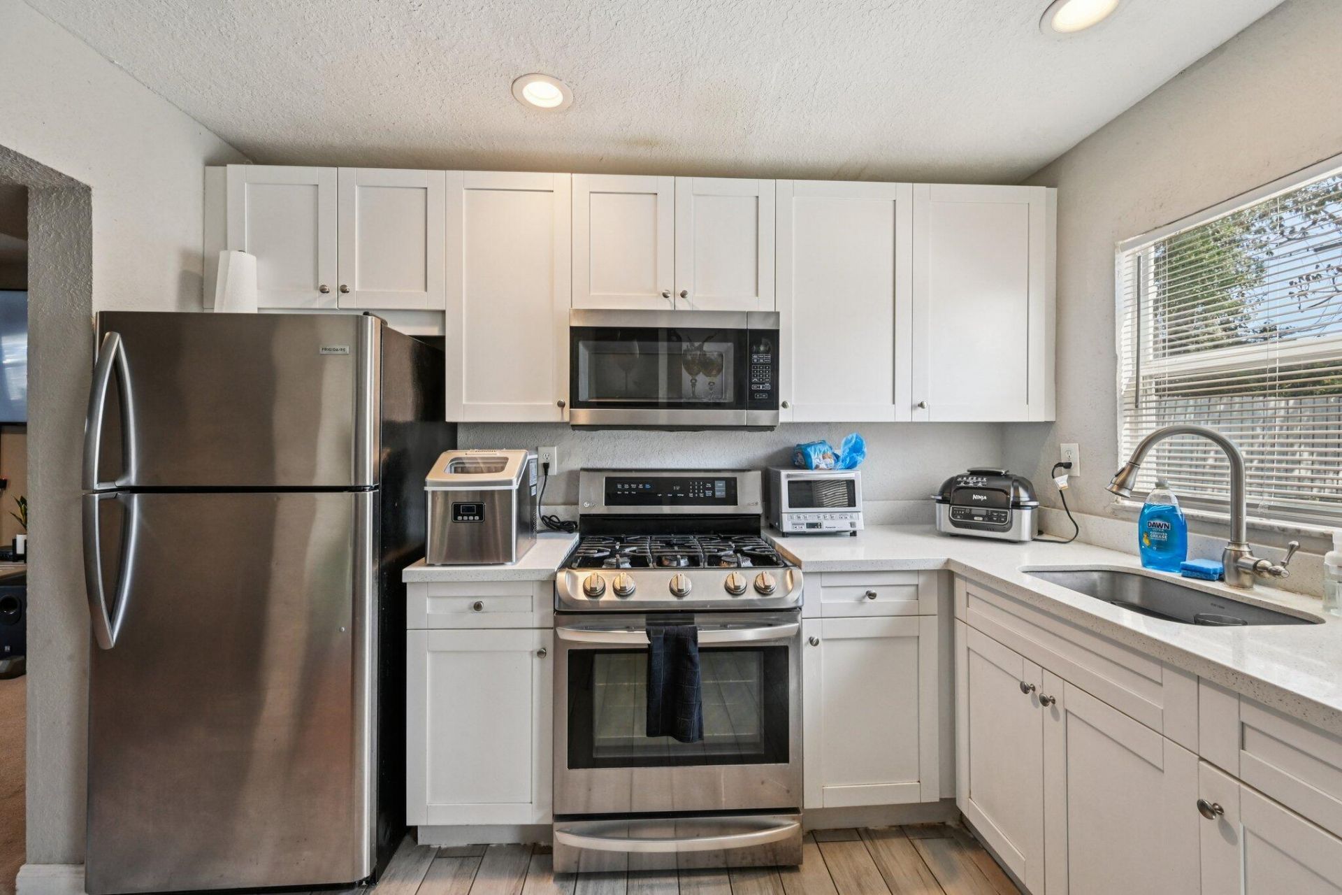 924 Mcintosh Street, West Palm Beach, FL 33405 Photo