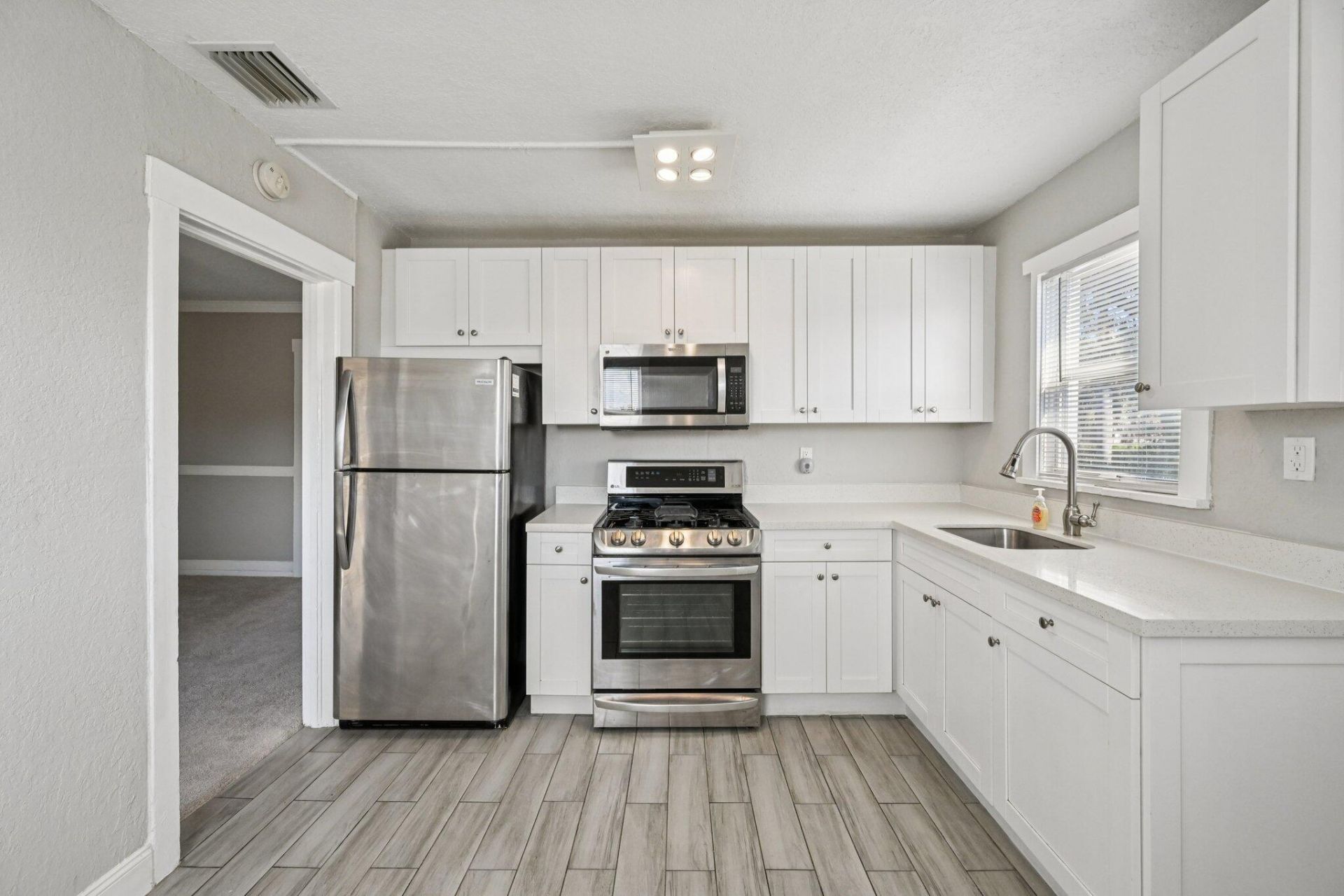 924 Mcintosh Street, West Palm Beach, FL 33405 Photo