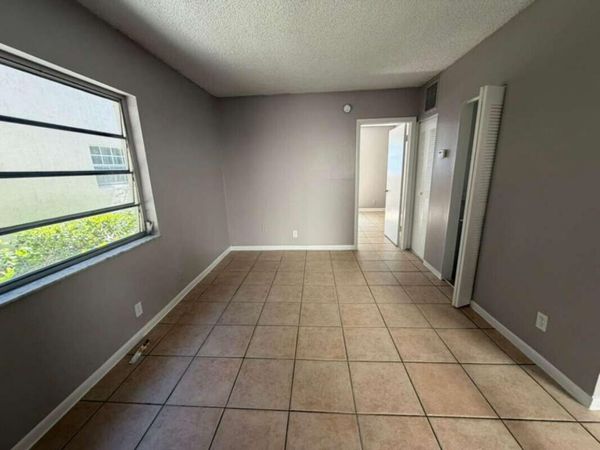 610 NE 1st Avenue, Unit 19, Fort Lauderdale, FL 33304