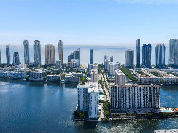 301 174th St , Unit 1216, Sunny Isles Beach, FL 33160
