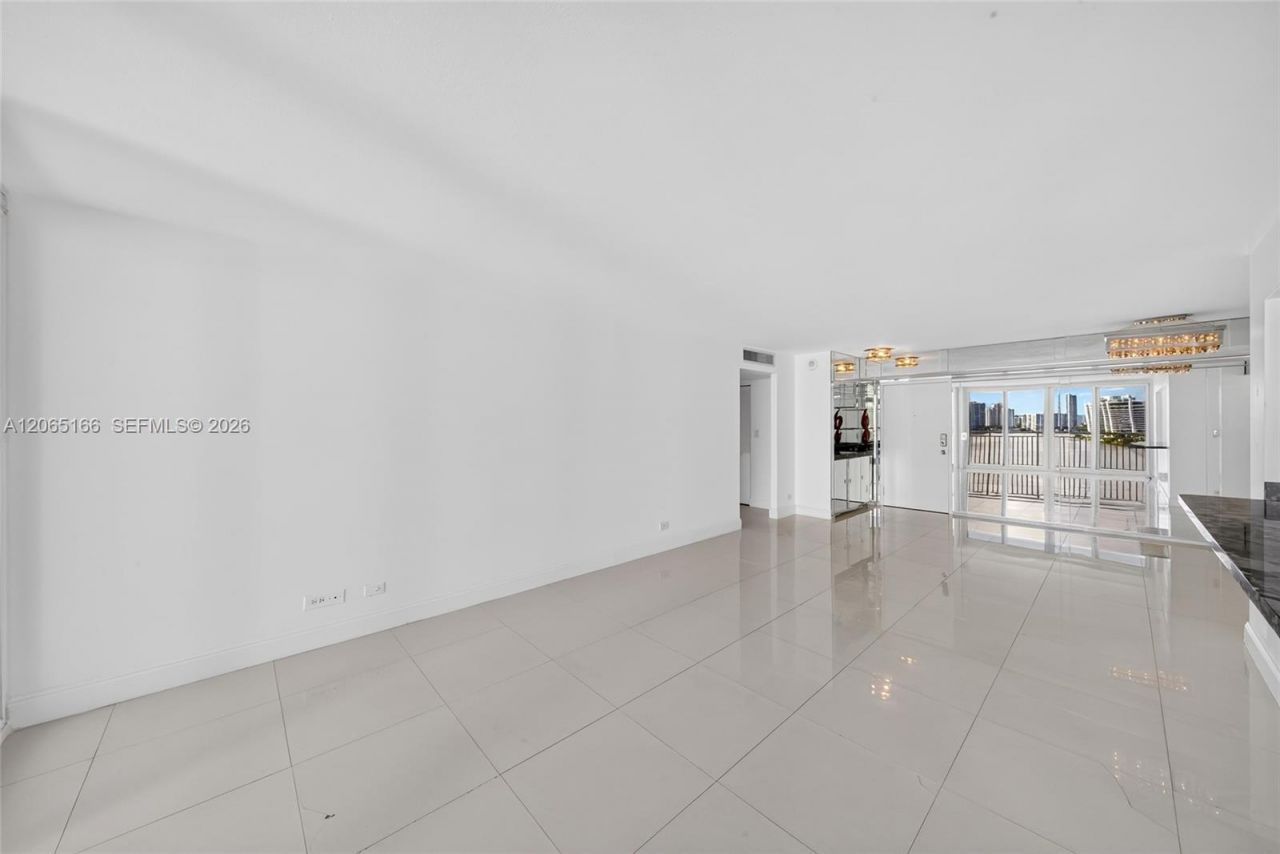 301 174th St , Unit 1216, Sunny Isles Beach, FL 33160 Photo