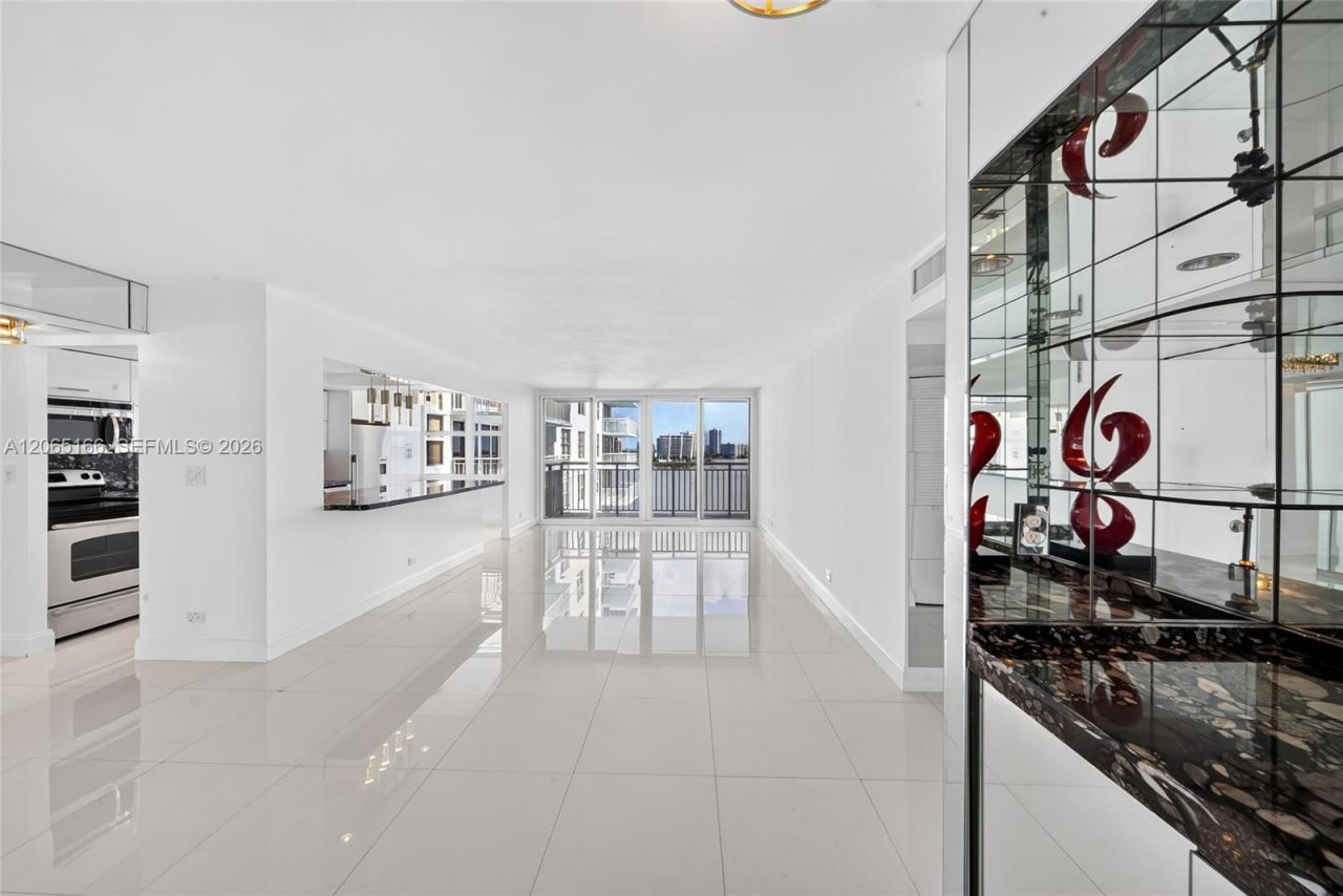 301 174th St , Unit 1216, Sunny Isles Beach, FL 33160 Photo