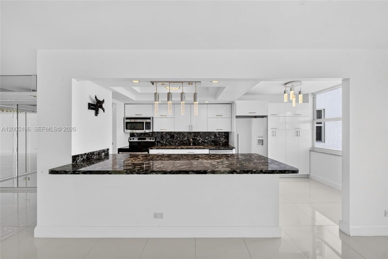 301 174th St , Unit 1216, Sunny Isles Beach, FL 33160 Photo