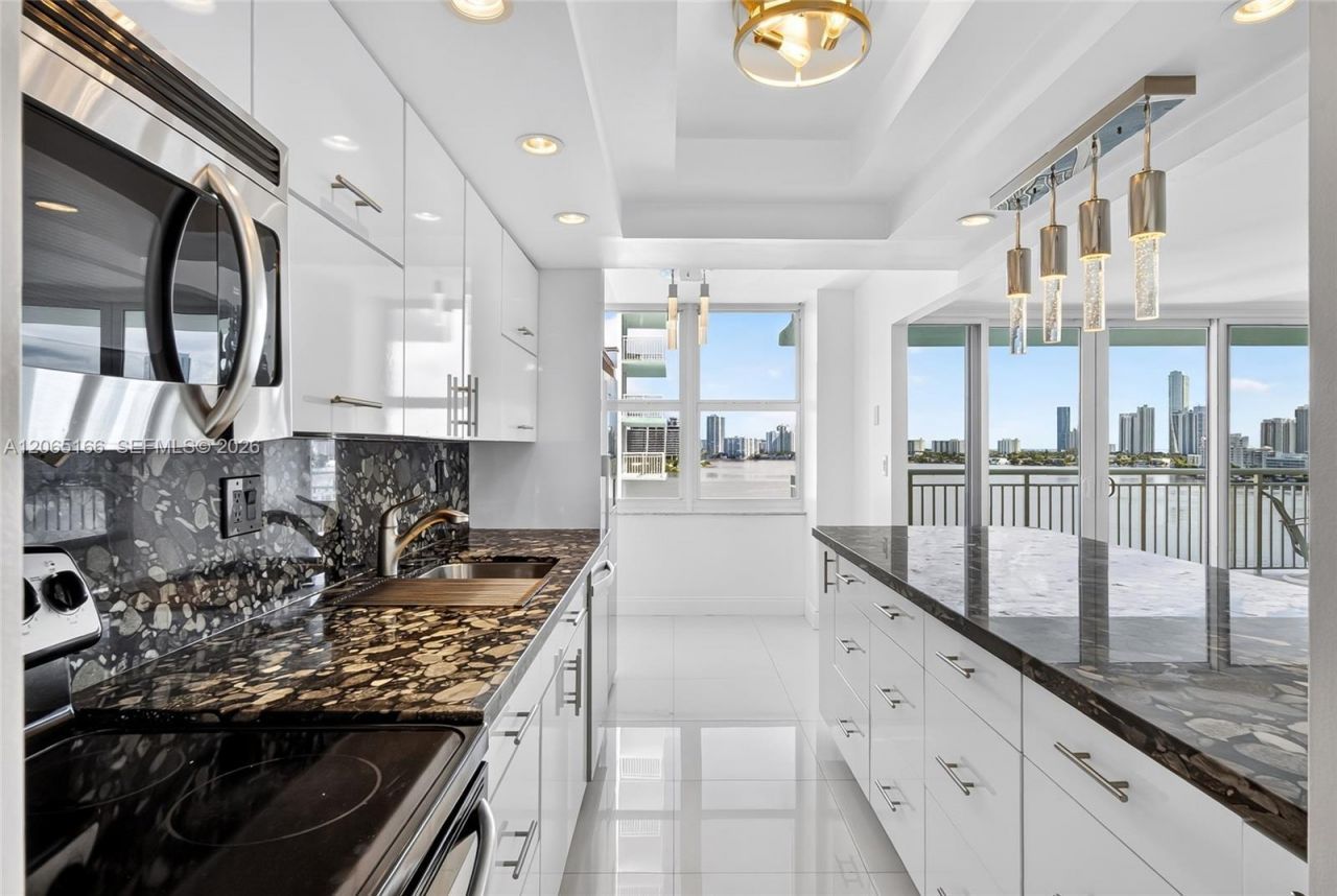 301 174th St , Unit 1216, Sunny Isles Beach, FL 33160 Photo