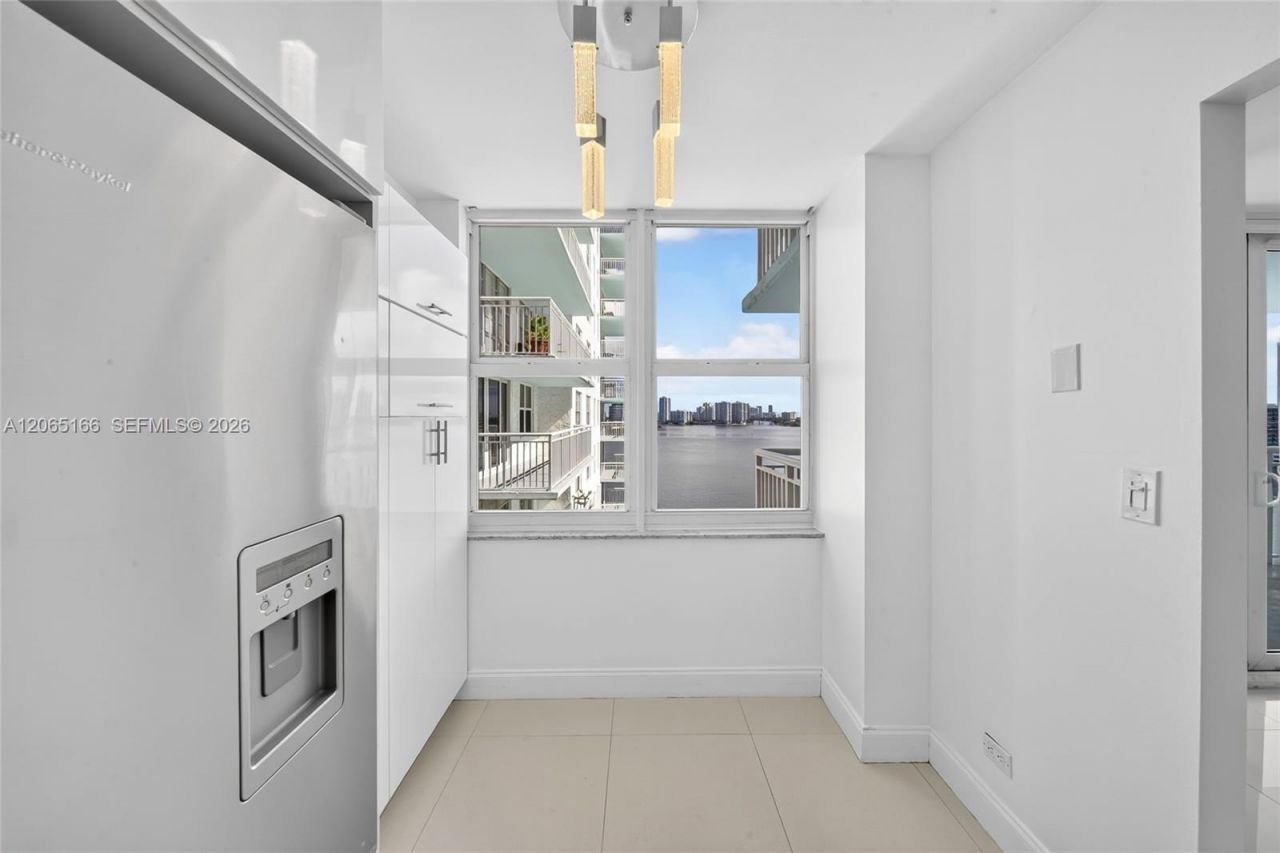 301 174th St , Unit 1216, Sunny Isles Beach, FL 33160 Photo