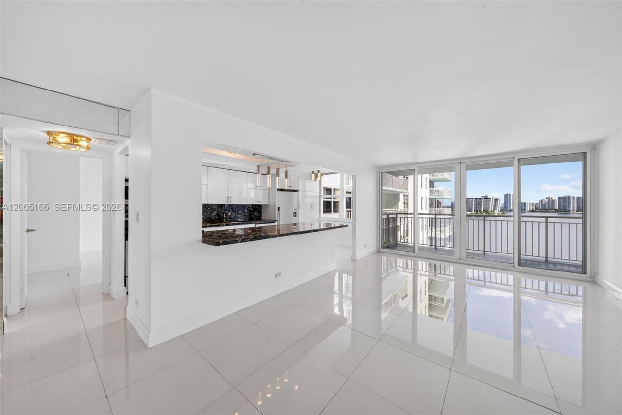 301 174th St , Unit 1216, Sunny Isles Beach, FL 33160 Photo