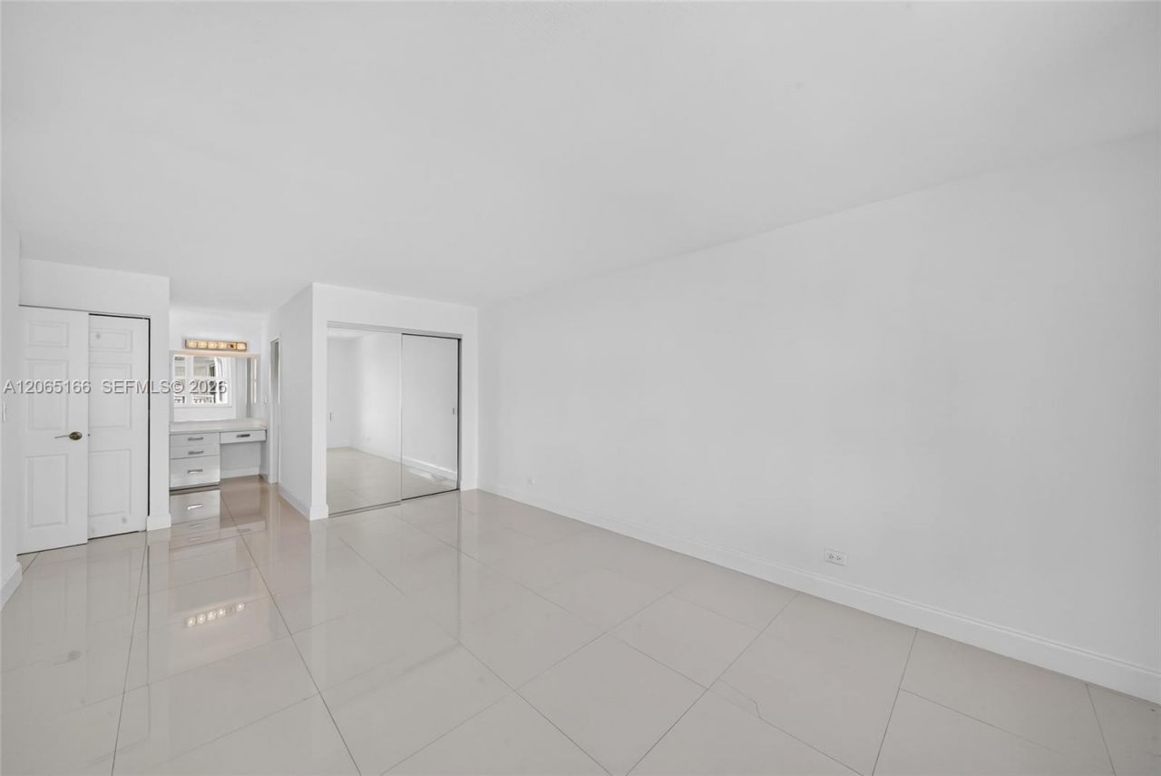 301 174th St , Unit 1216, Sunny Isles Beach, FL 33160 Photo