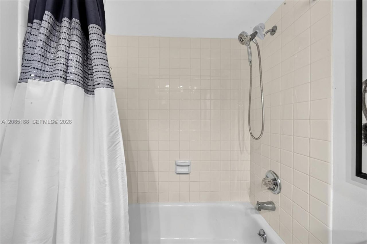301 174th St , Unit 1216, Sunny Isles Beach, FL 33160 Photo