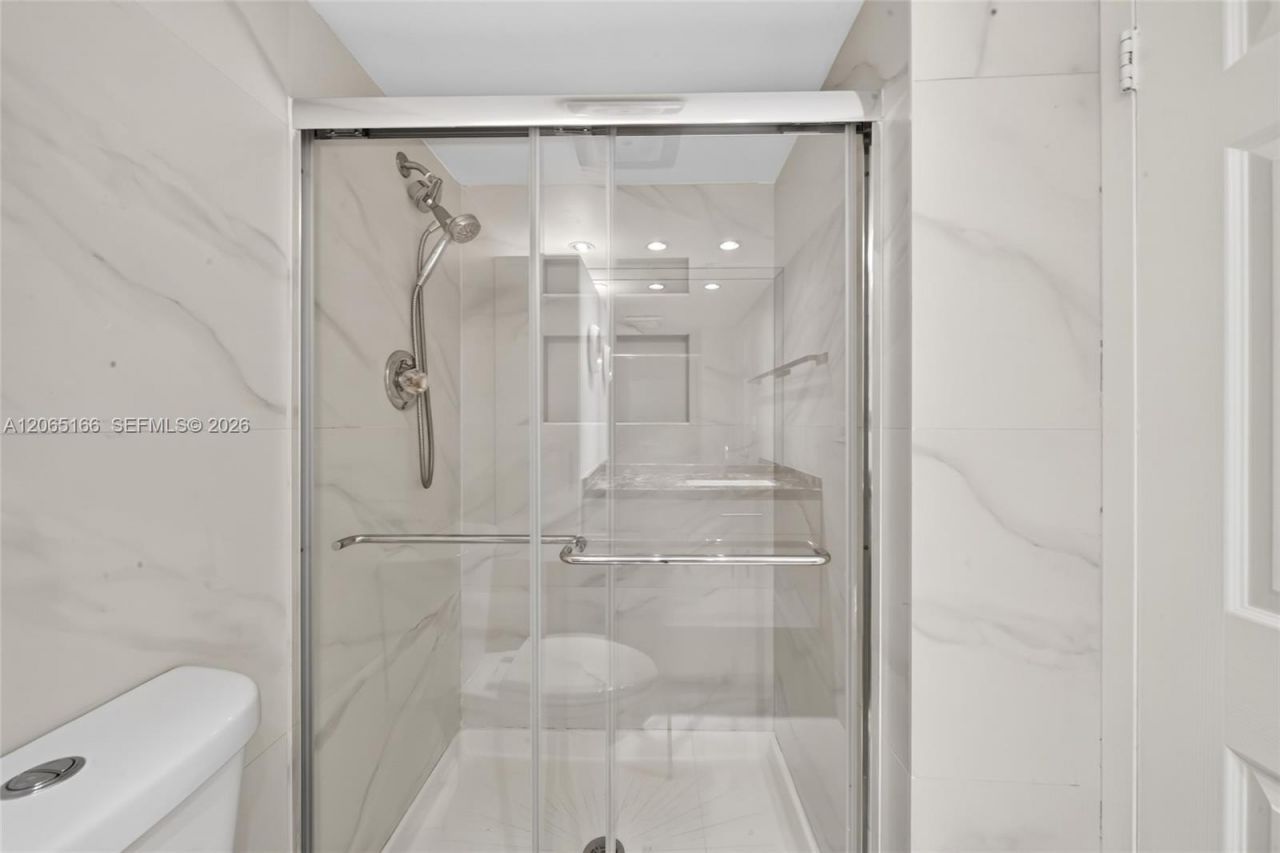 301 174th St , Unit 1216, Sunny Isles Beach, FL 33160 Photo