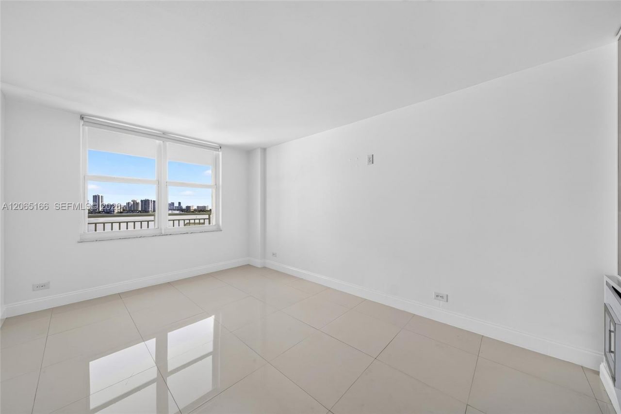 301 174th St , Unit 1216, Sunny Isles Beach, FL 33160 Photo