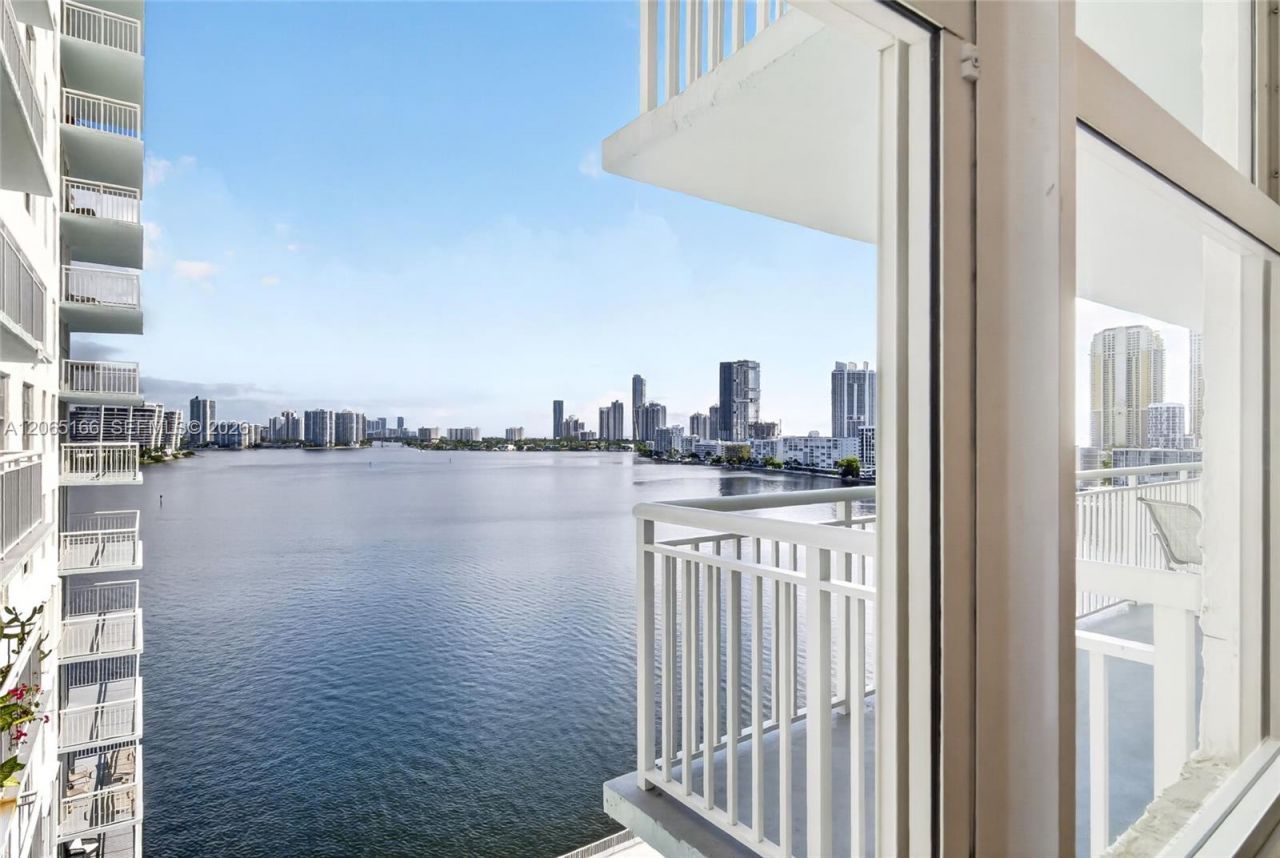 301 174th St , Unit 1216, Sunny Isles Beach, FL 33160 Photo