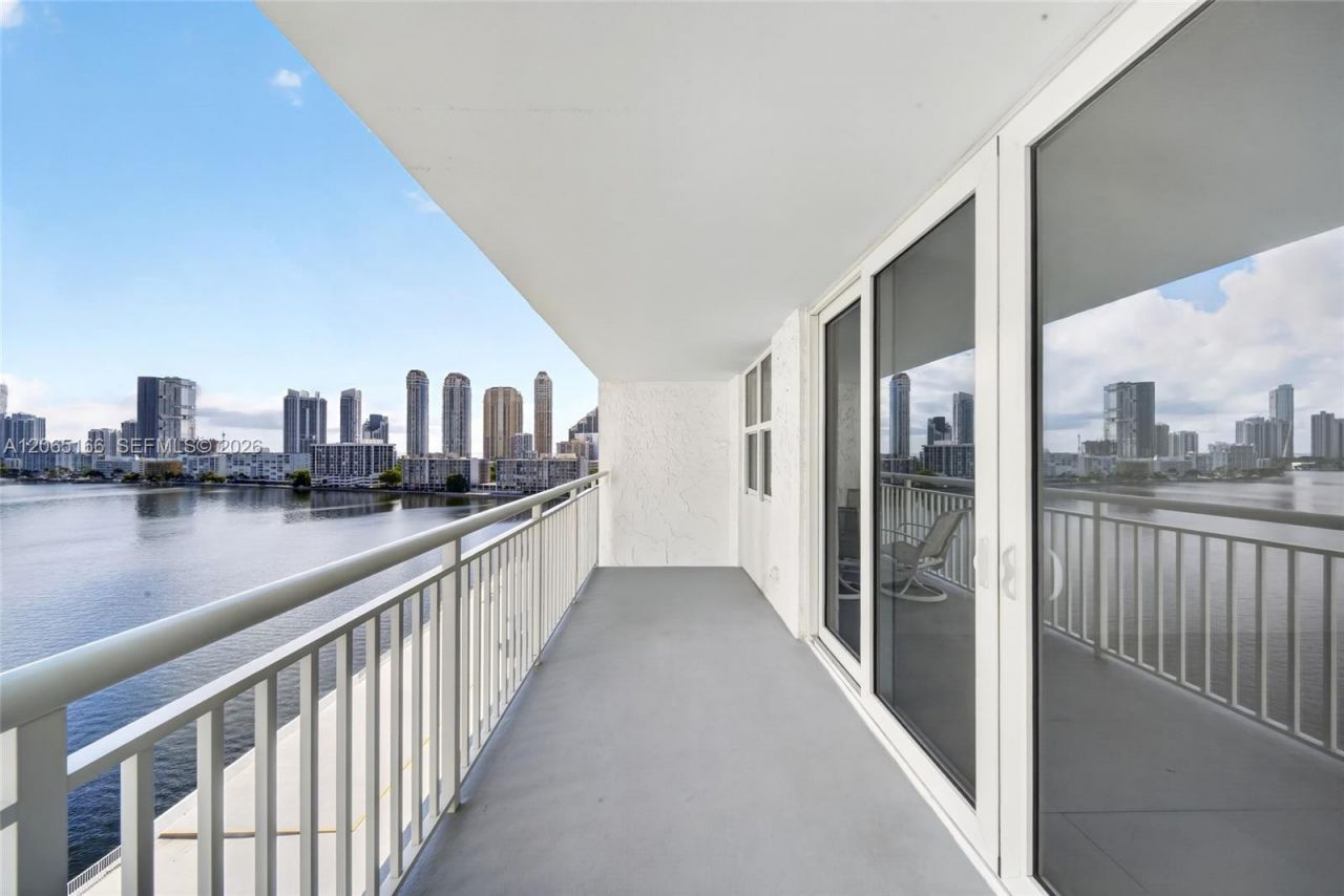 301 174th St , Unit 1216, Sunny Isles Beach, FL 33160 Photo