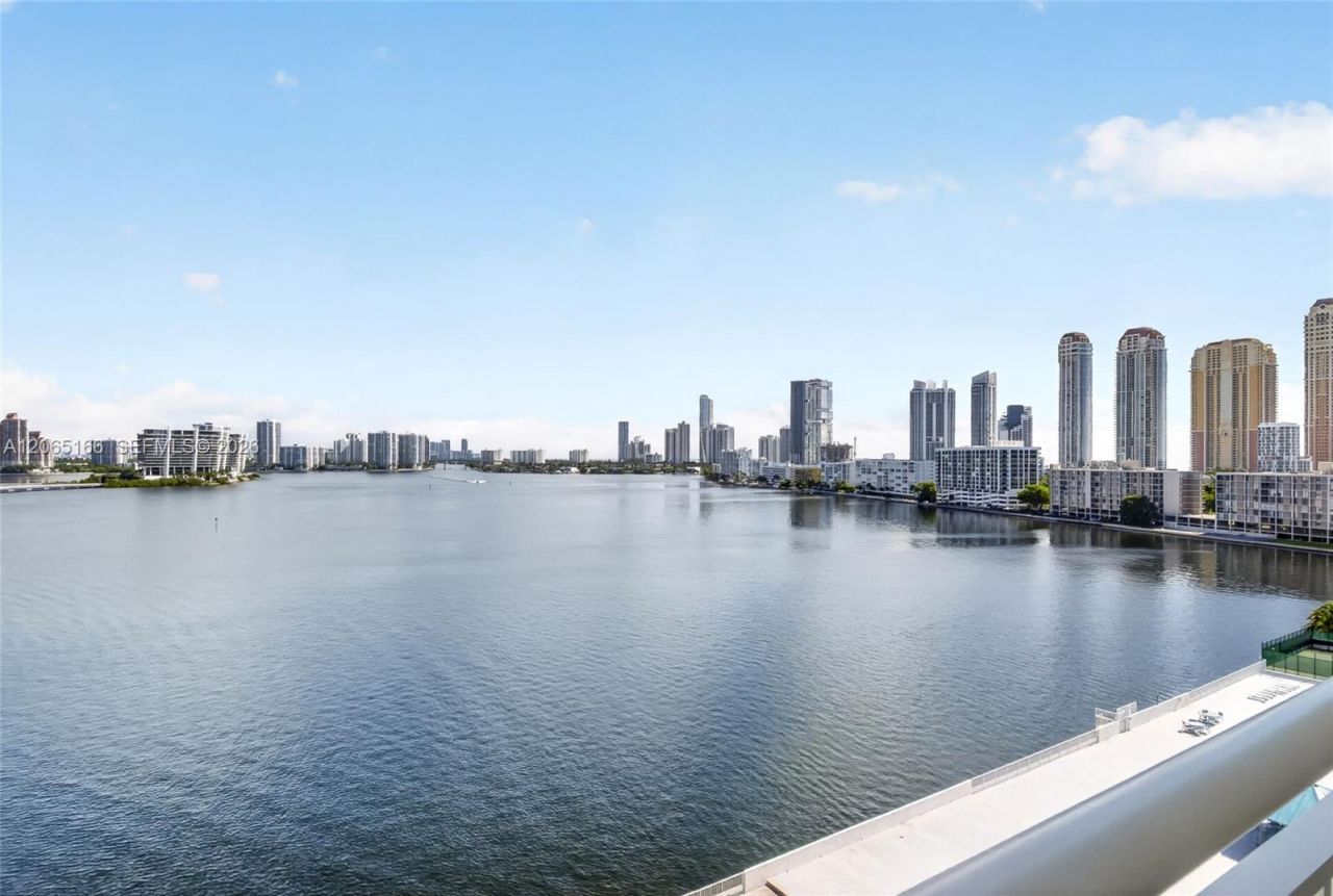 301 174th St , Unit 1216, Sunny Isles Beach, FL 33160 Photo