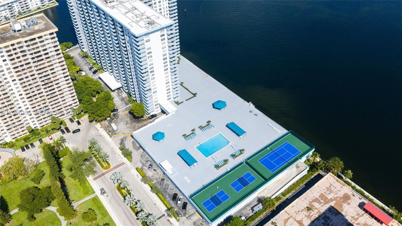 301 174th St , Unit 1216, Sunny Isles Beach, FL 33160 Photo