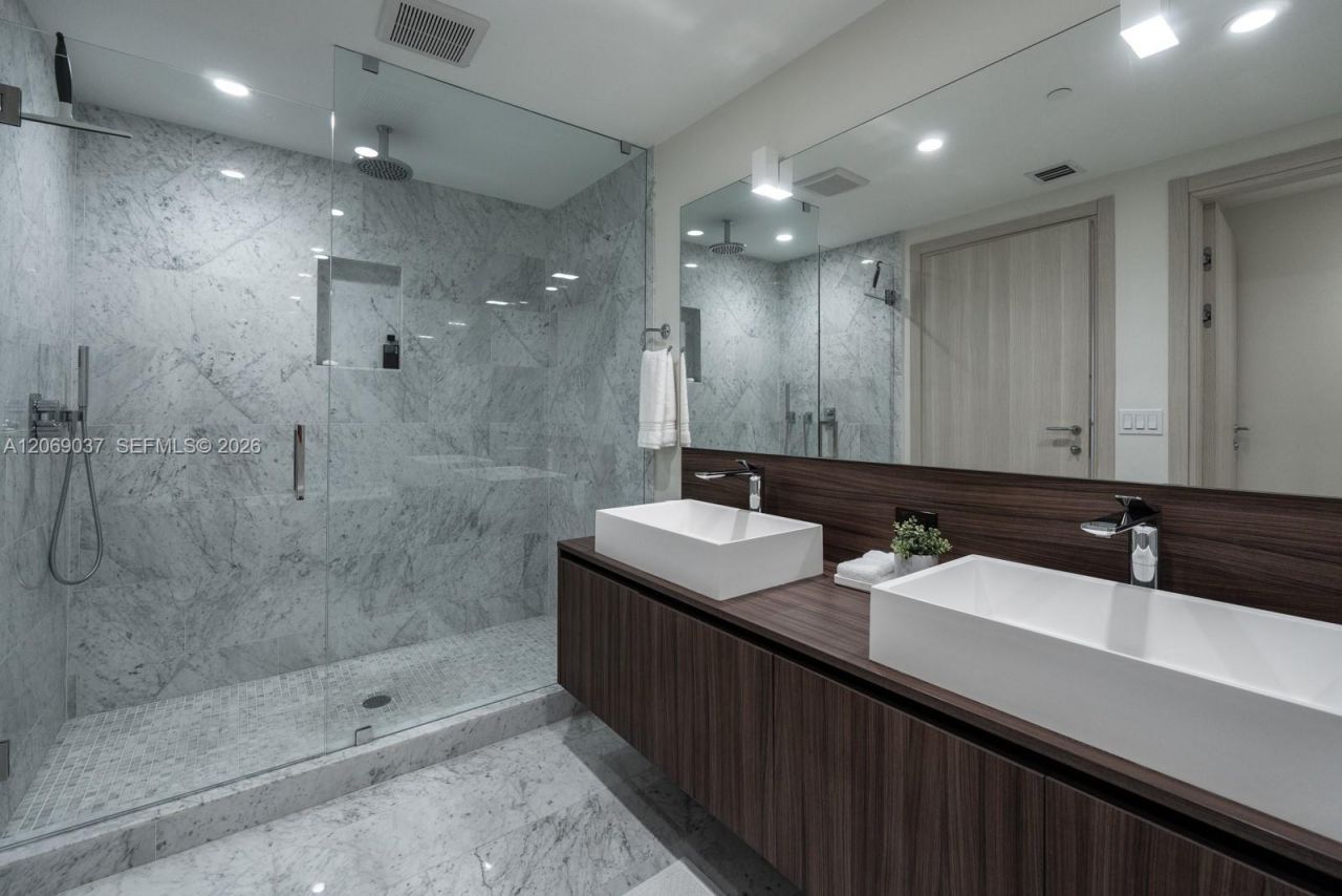1000 Brickell Plz , Unit 4502, Miami, FL 33131 Photo