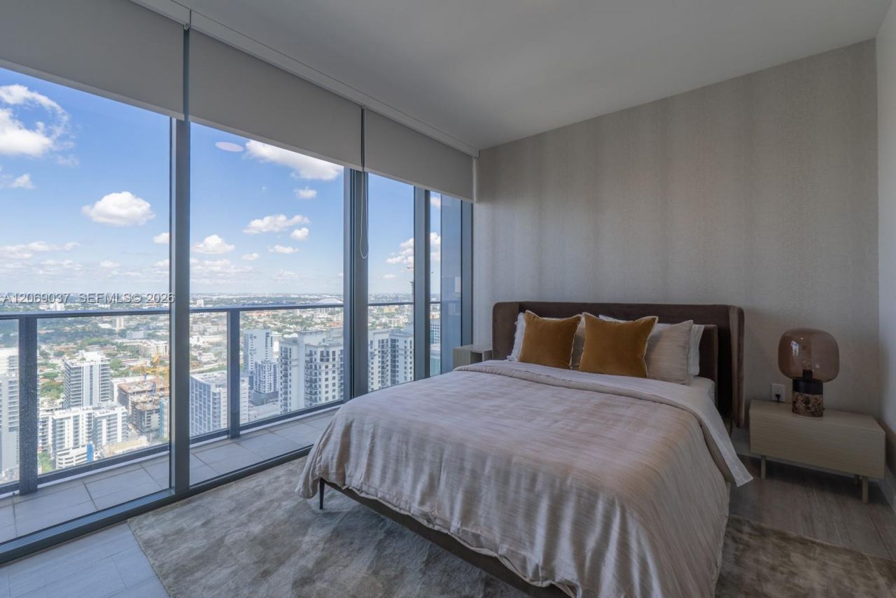 1000 Brickell Plz , Unit 4502, Miami, FL 33131 Photo