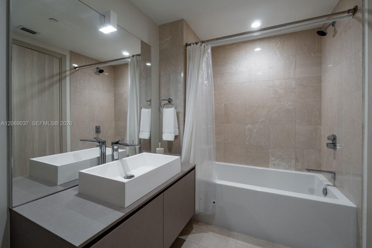 1000 Brickell Plz , Unit 4502, Miami, FL 33131 Photo