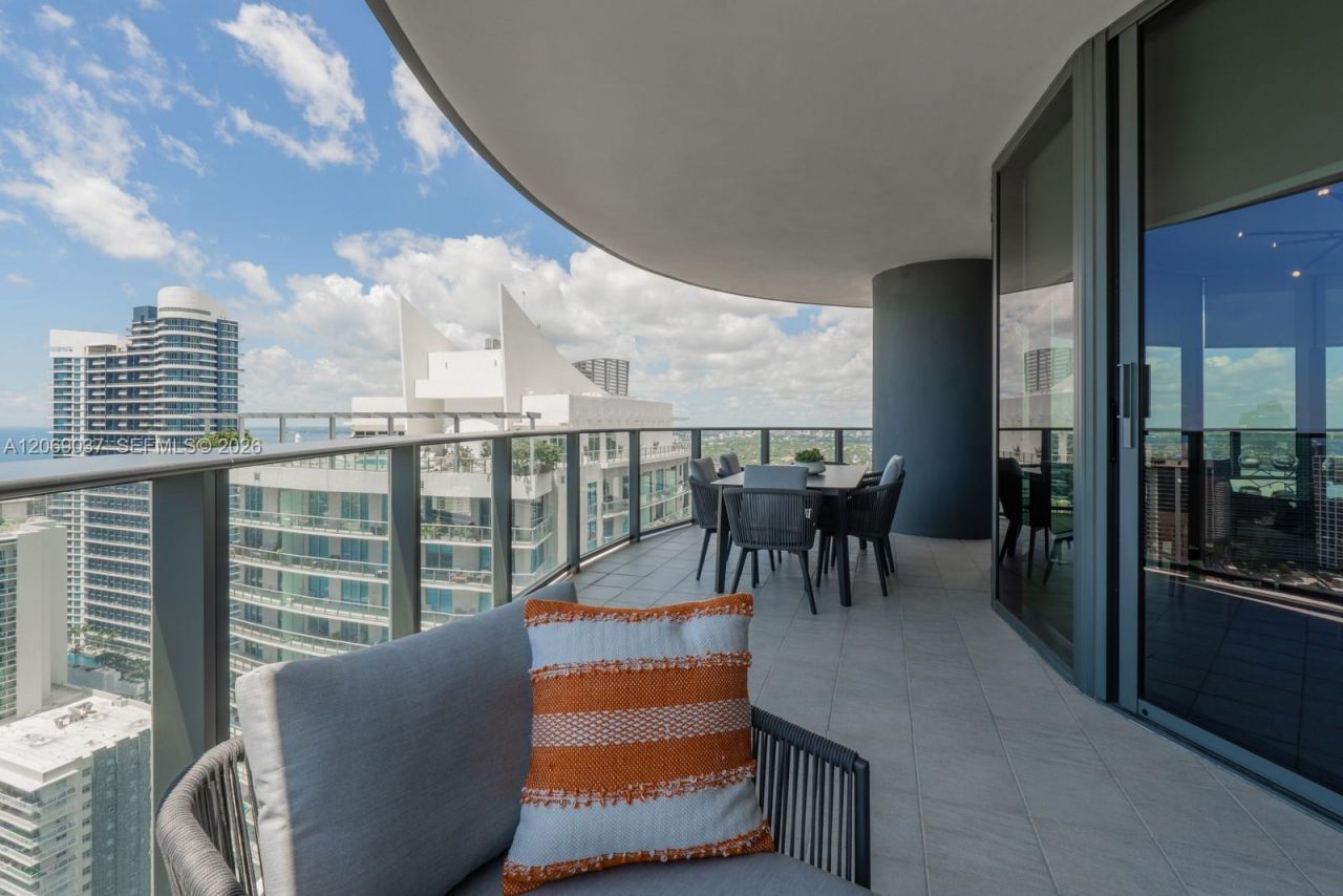 1000 Brickell Plz , Unit 4502, Miami, FL 33131 Photo
