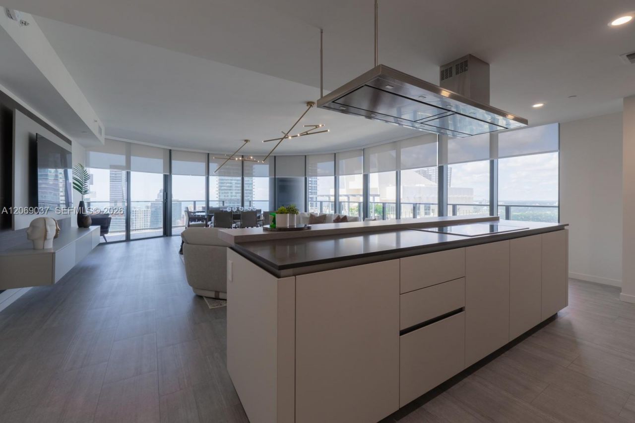 1000 Brickell Plz , Unit 4502, Miami, FL 33131 Photo