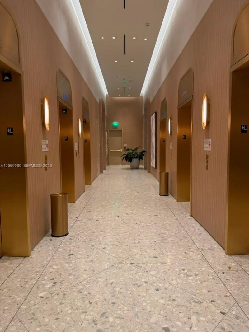 77 SE 5 St , Unit 2008, Miami, FL 33131 Photo