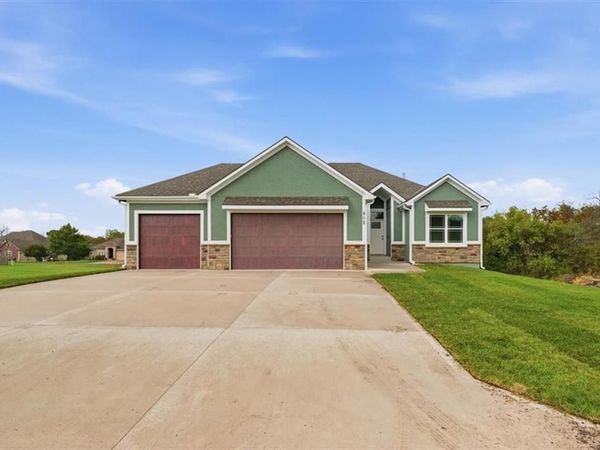 12417 Black Oak Circle, Peculiar, MO 64078