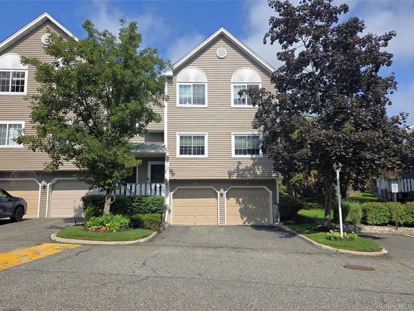 99 Eagle Ridge Way, Nanuet, NY 10954