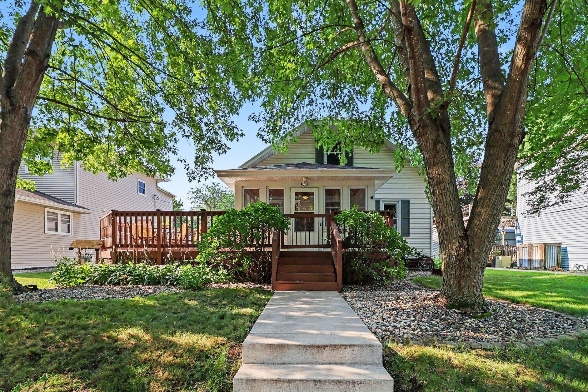 302 Elm Avenue Sw, Montgomery, MN 56069 Main Photo