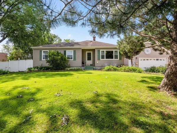 1800 E Ridgeway Avenue, Waterloo, IA 50702