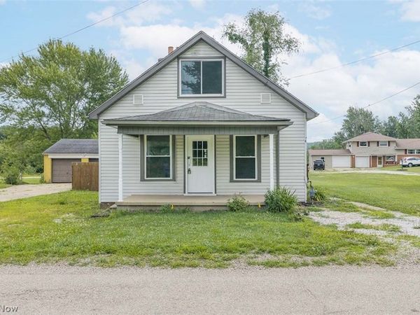 6597 Superior Road SE, Uhrichsville, OH 44683