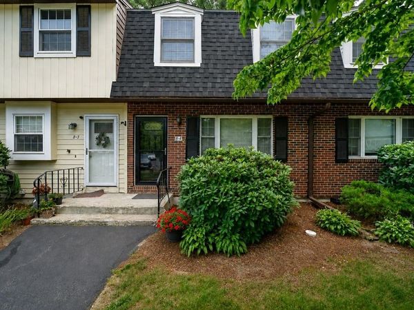 8 Treetop Lane, Unit 4, Kingston, MA 02364