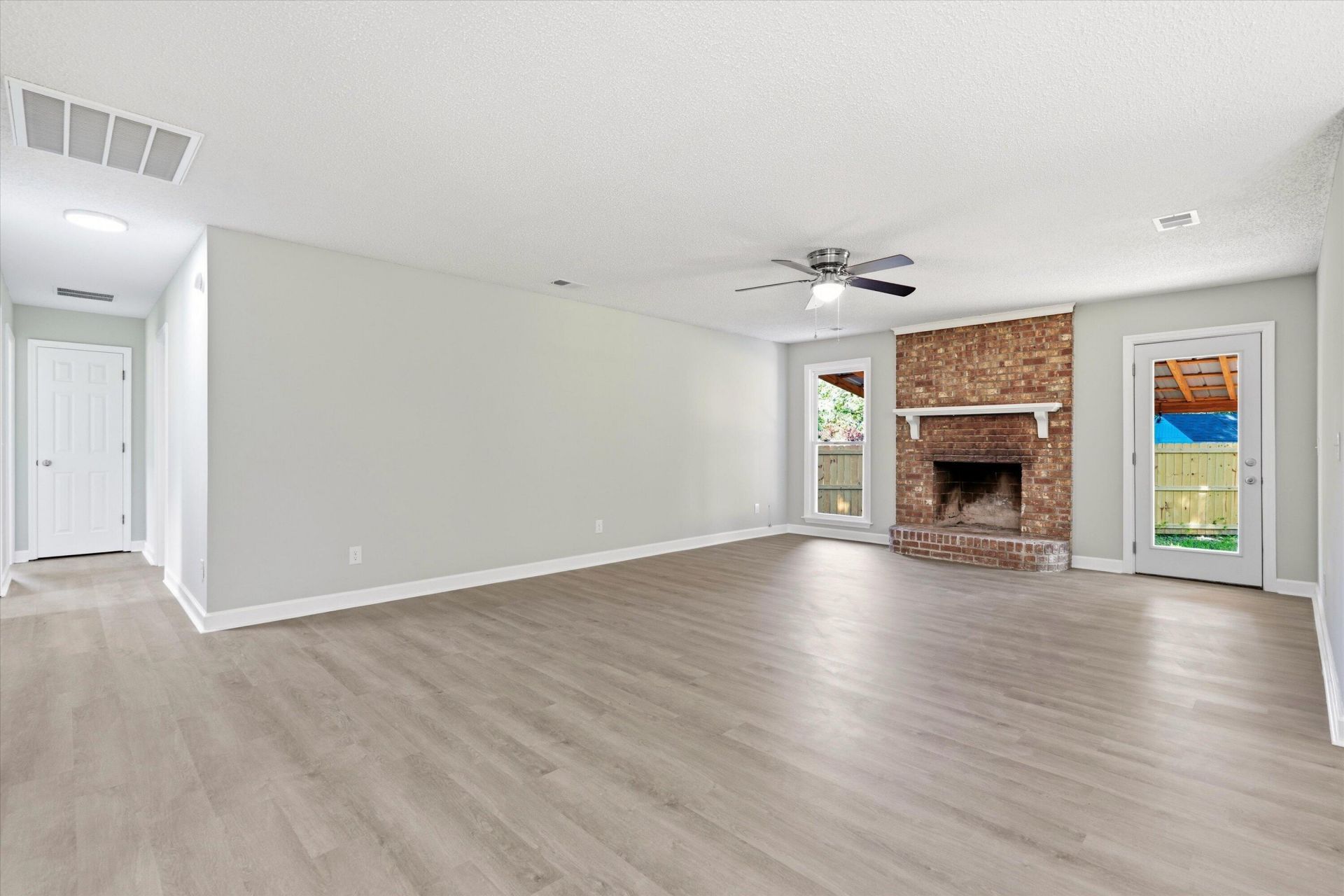 217 Vickie Street Photo 6