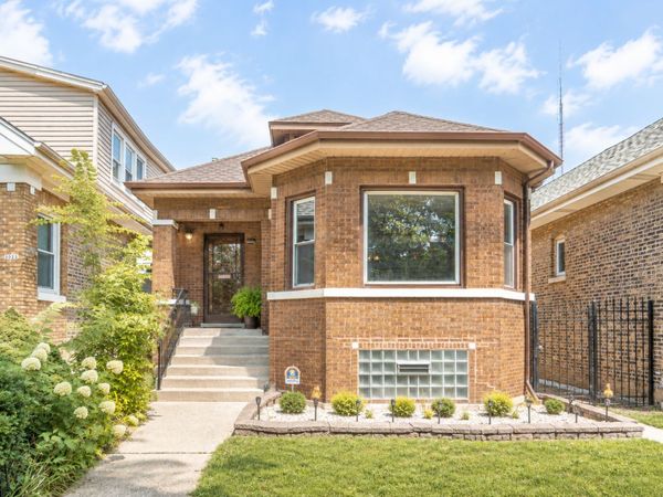 5024 W Nelson Street , Chicago, IL 60641
