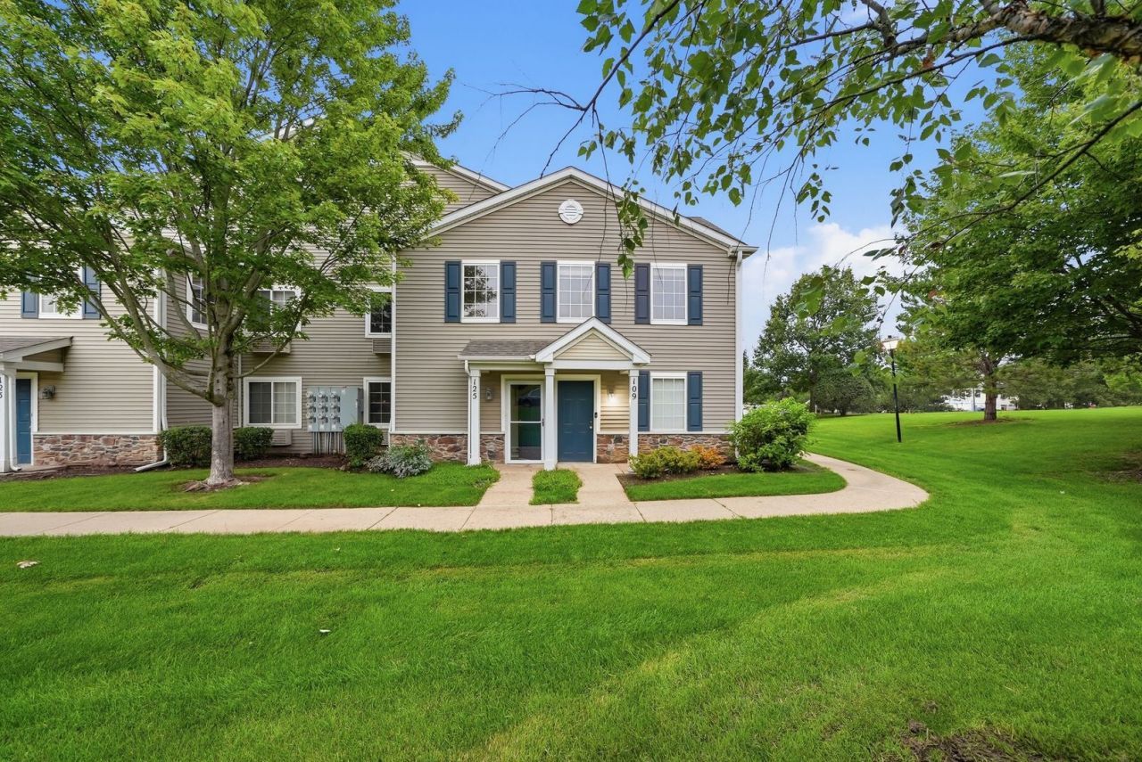 125 Silverstone Drive, Unit 125, Carpentersville, IL 60110 Main Photo