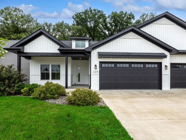 1319 Heights Court, Bettendorf, IA 52722