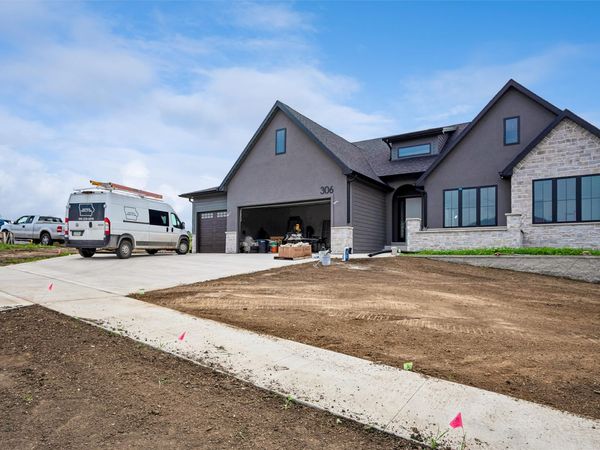 306 Emmett Court, Norwalk, IA 50211