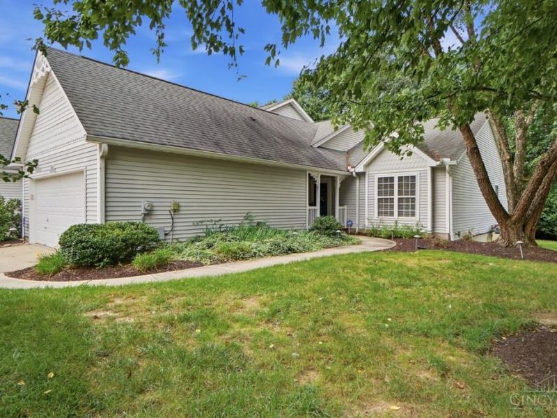 7612 Lake Pointe, Hamilton Township, OH 45039 Photo 2