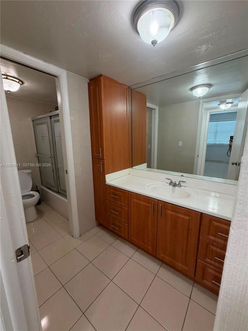 5501 NW 7th St , Unit E204, Miami, FL 33126 Photo