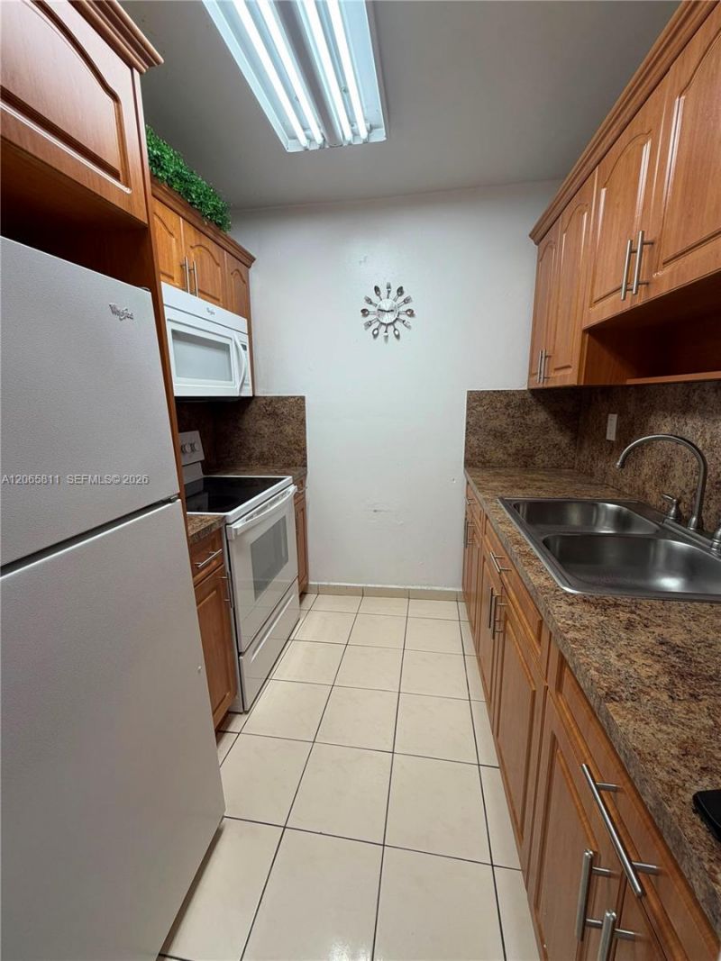 5501 NW 7th St , Unit E204, Miami, FL 33126 Photo