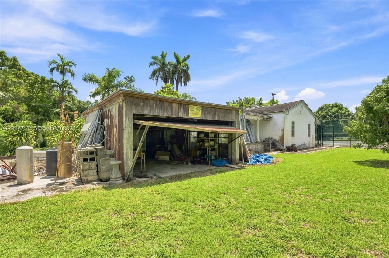 5885 SW 56th St , Miami, FL 33155 Photo