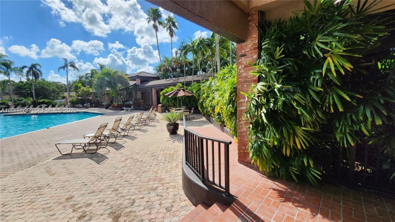 10977 Long Boat Dr , Unit 10977, Cooper City, FL 33026 Photo