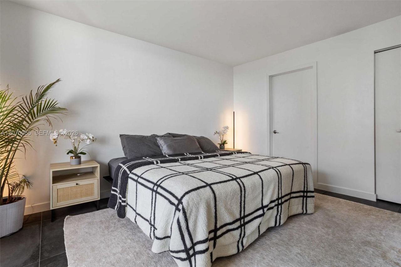 540 Brickell Key Dr , Unit 1519, Miami, FL 33131 Photo