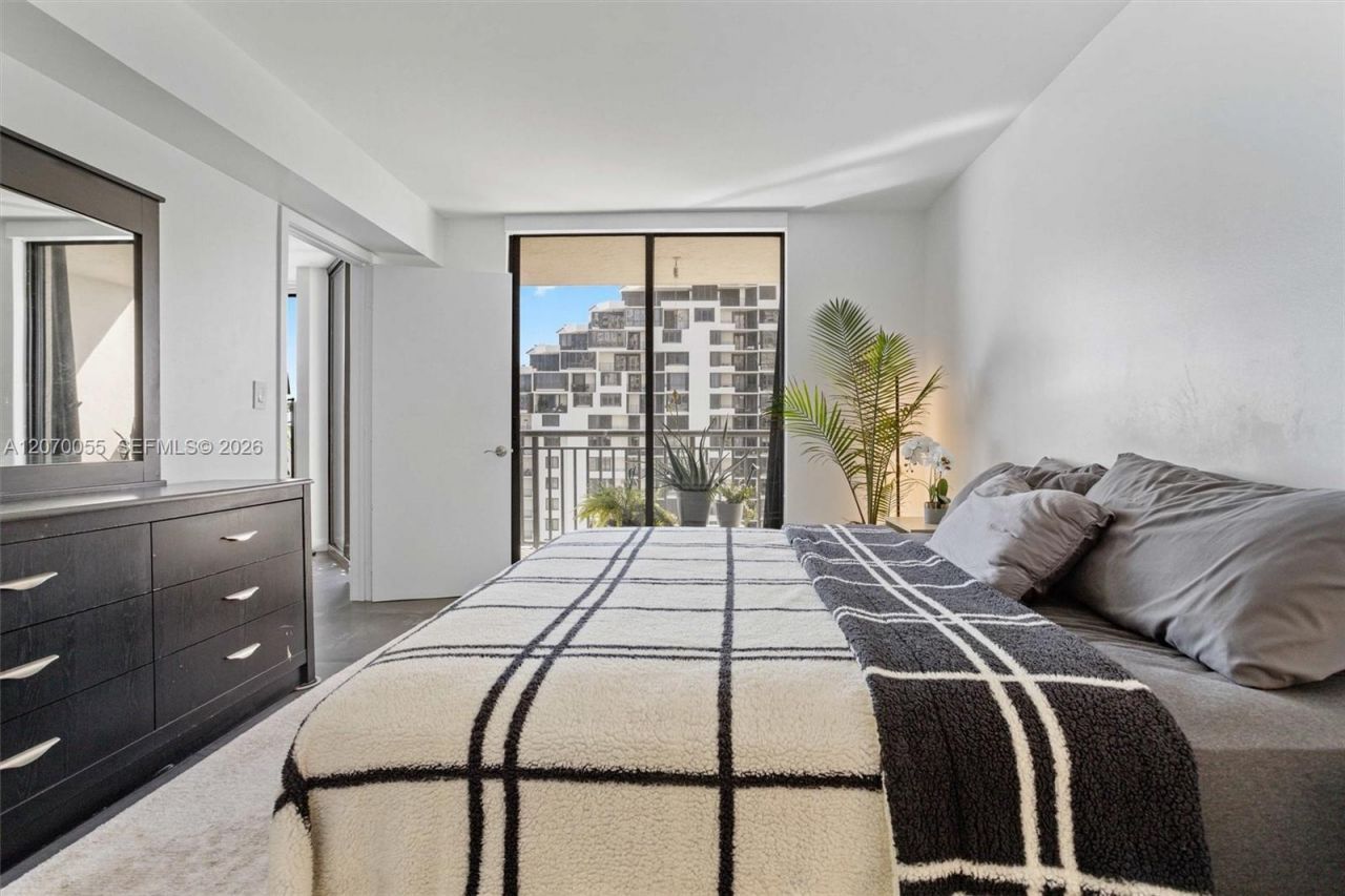 540 Brickell Key Dr , Unit 1519, Miami, FL 33131 Photo