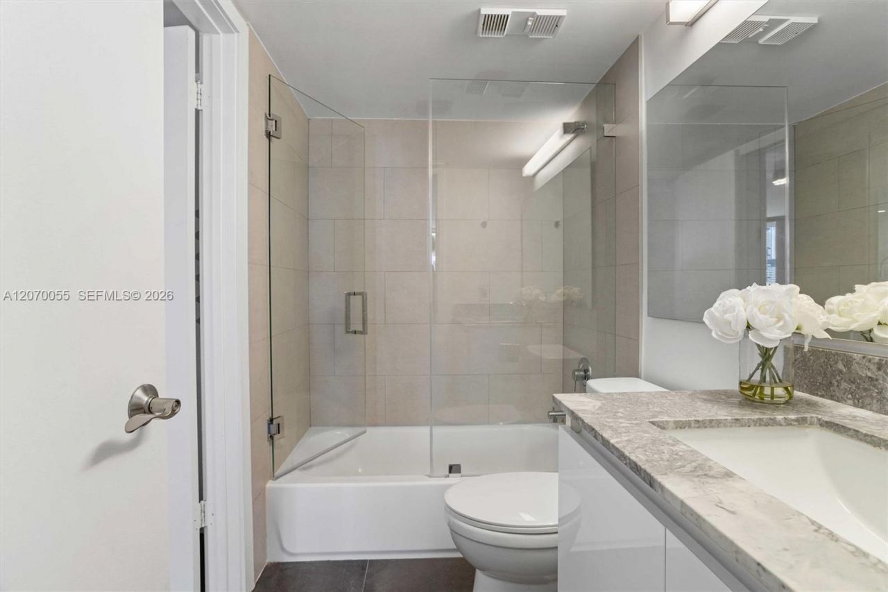 540 Brickell Key Dr , Unit 1519, Miami, FL 33131 Photo