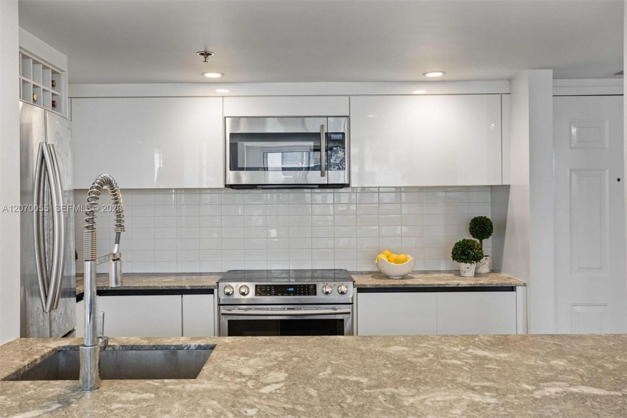540 Brickell Key Dr , Unit 1519, Miami, FL 33131 Photo