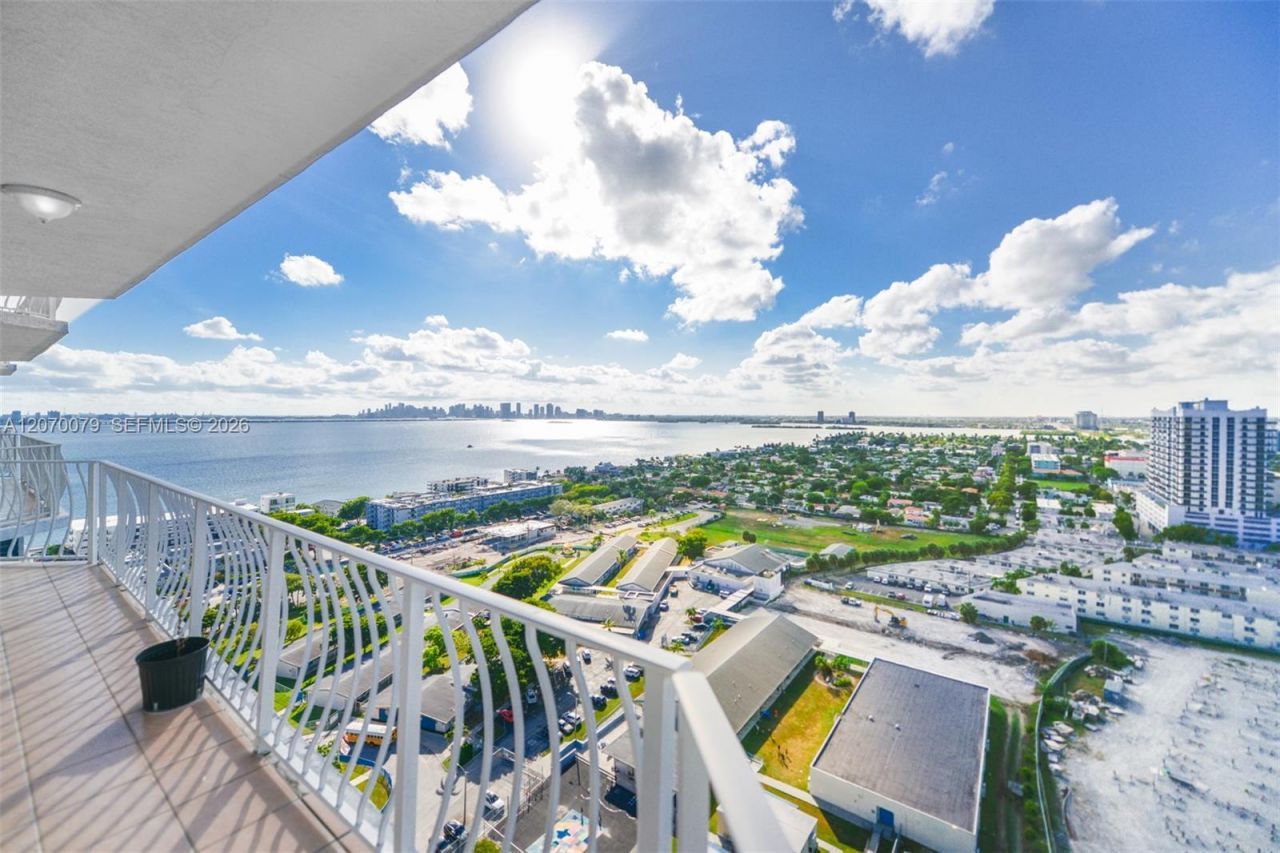 7601 E Treasure Dr , Unit PH103, North Bay Village, FL 33141 Photo