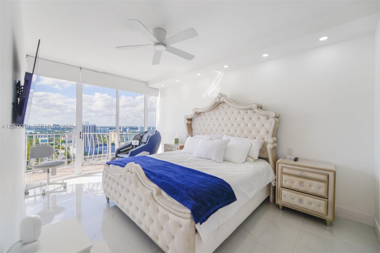 7601 E Treasure Dr , Unit PH103, North Bay Village, FL 33141 Photo