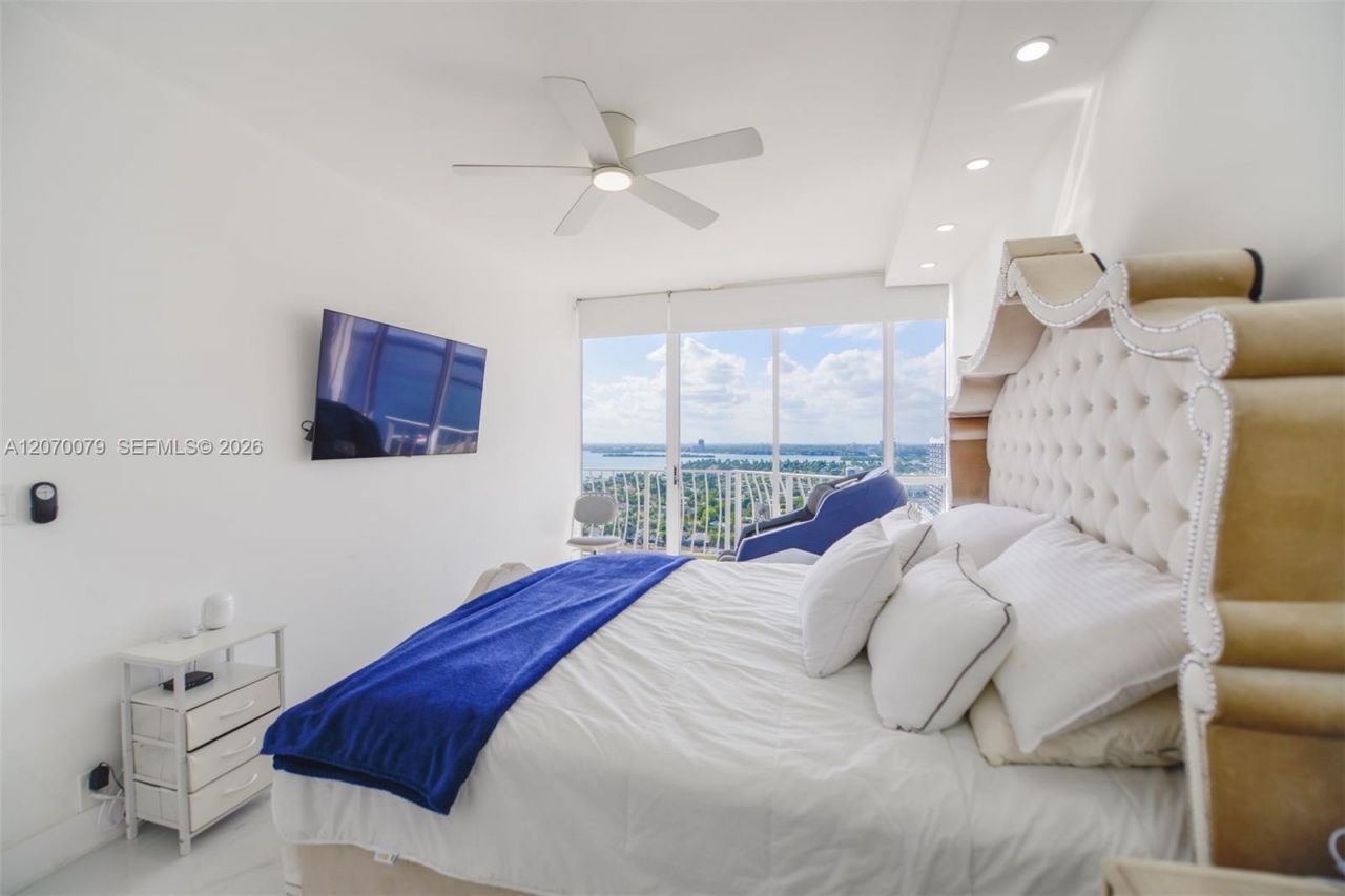 7601 E Treasure Dr , Unit PH103, North Bay Village, FL 33141 Photo