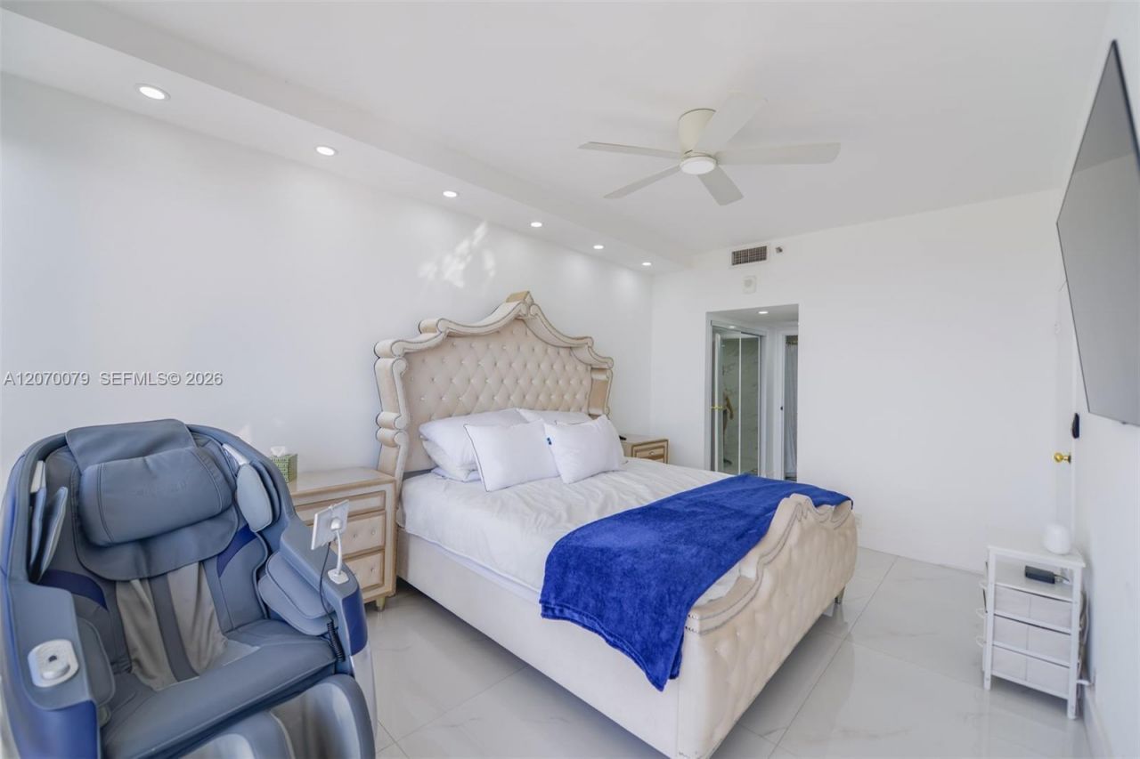 7601 E Treasure Dr , Unit PH103, North Bay Village, FL 33141 Photo